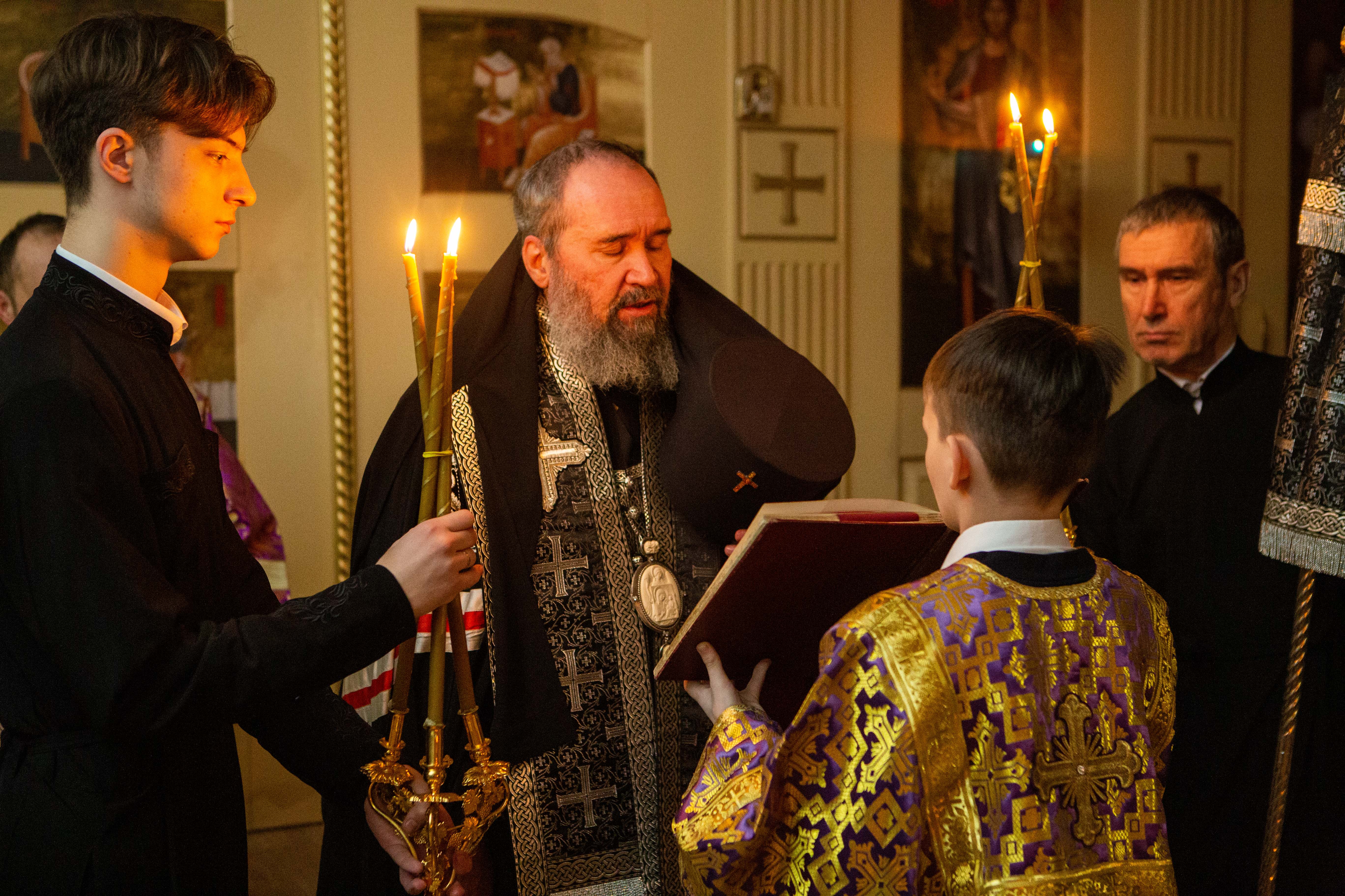 Архиепископ Юстиниан совершил вечерню и чин прощения в Софийском храме Элисты 