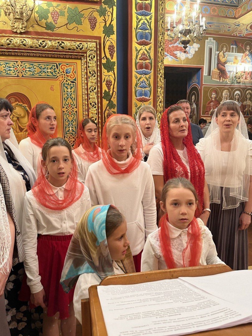 Детский хор «Радость» пел за молебном святому Георгию Победоносцу