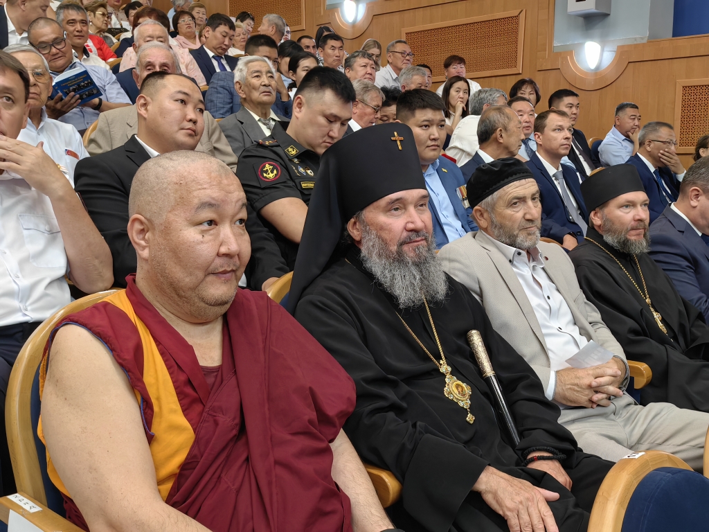 Архиепископ Юстиниан посетил торжественное собрание в честь Дня республики