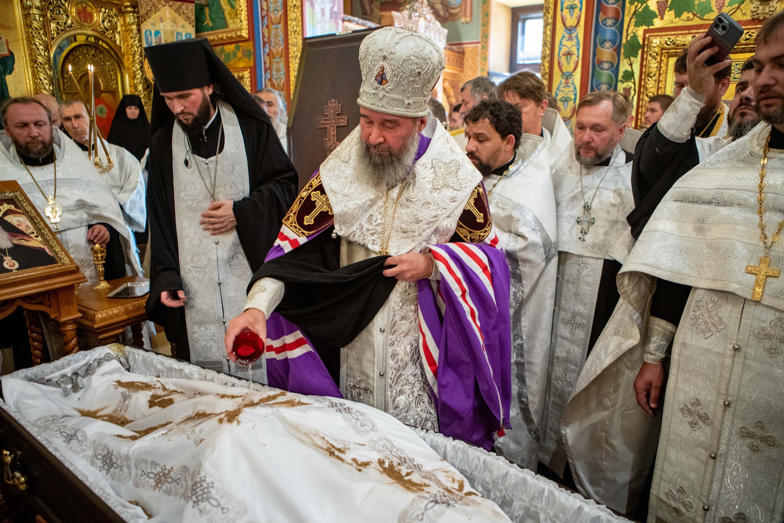 В Элисте состоялось отпевание архиепископа Зосимы