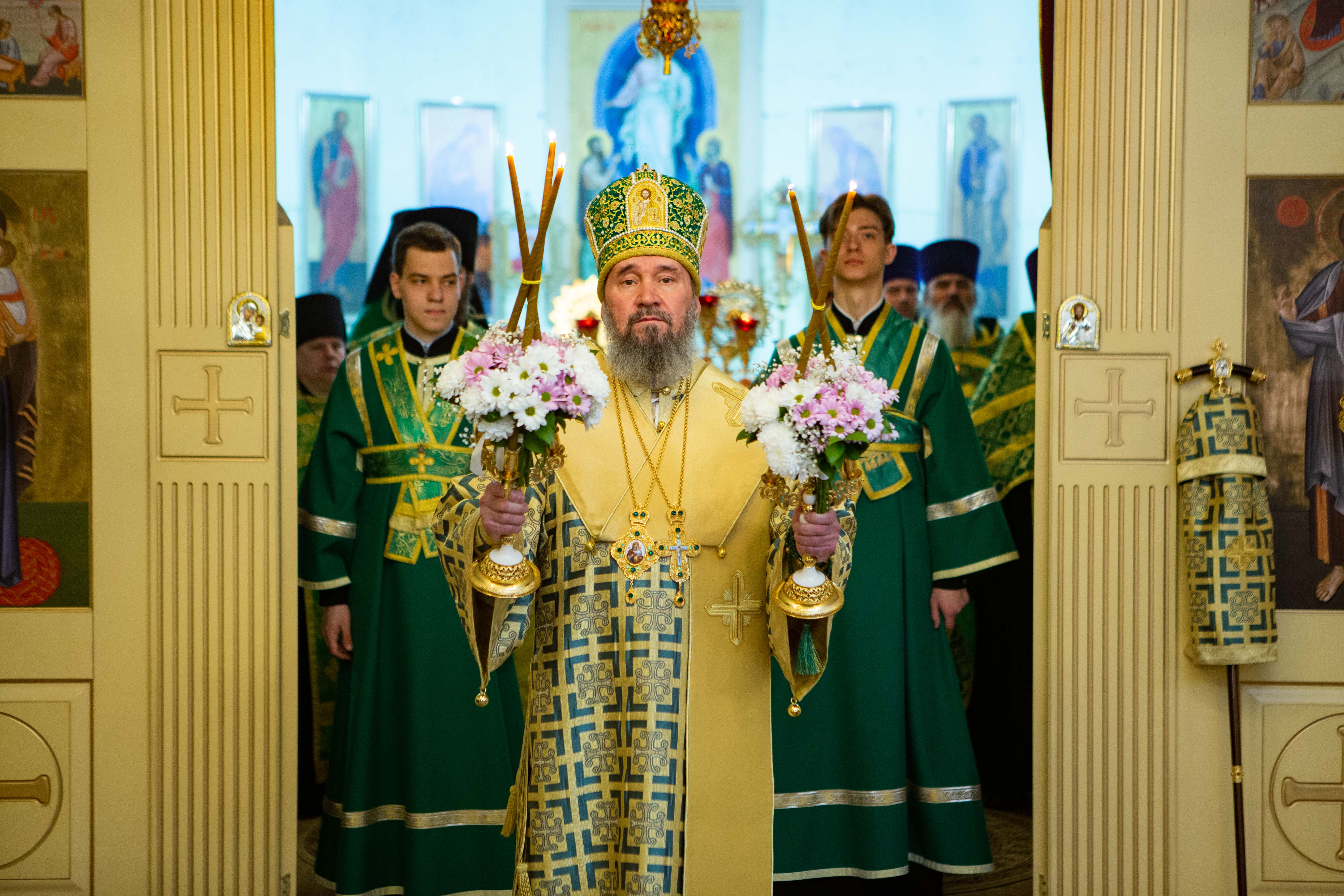 В канун дня памяти равноапостольного Кирилла архиепископ Юстиниан совершил всенощное бдение в храме Софии Элисты 