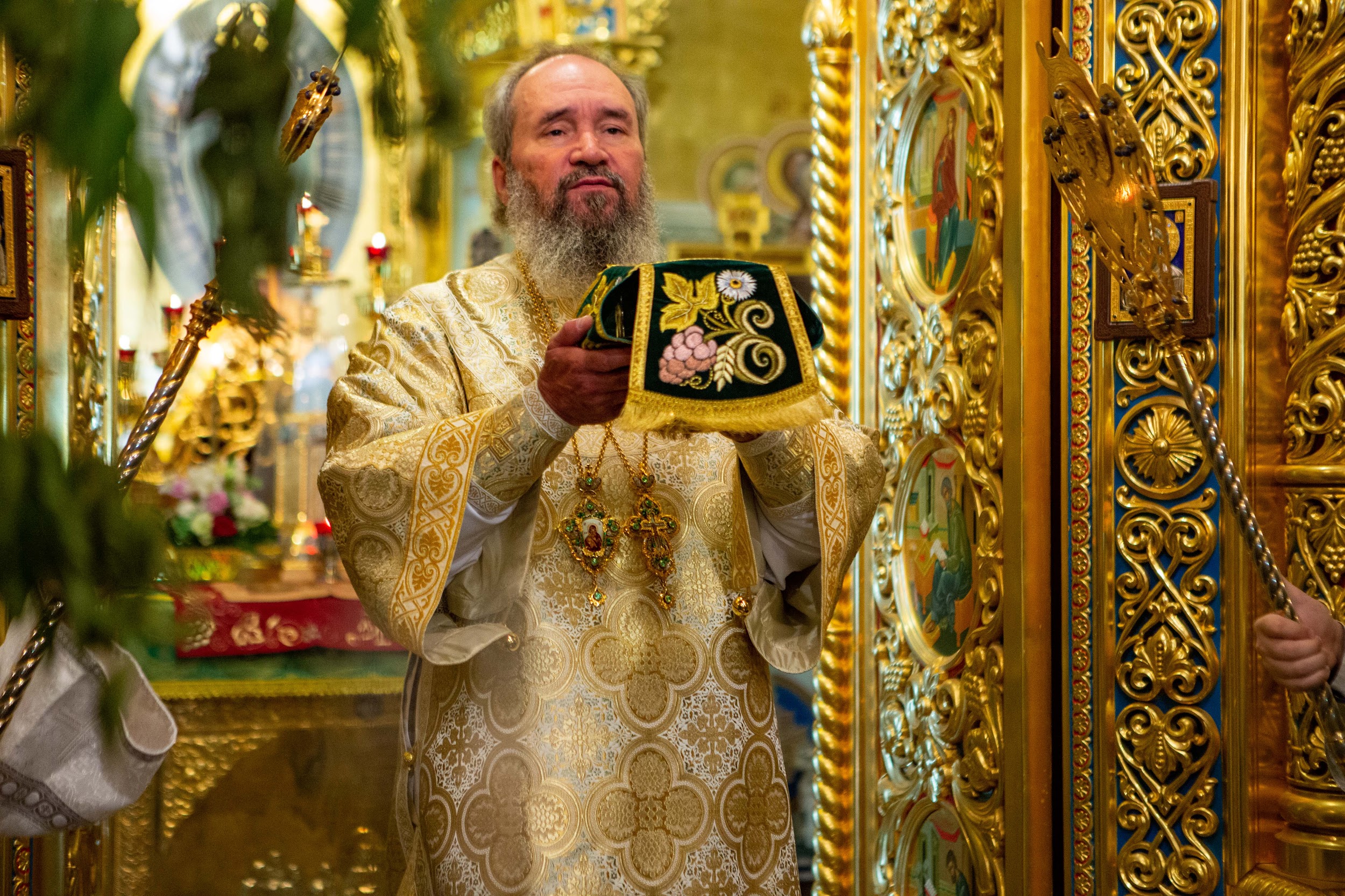 В День Святого Духа архиепископ Юстиниан совершил Литургию и помянул убиенного протоирея Николая Котельникова