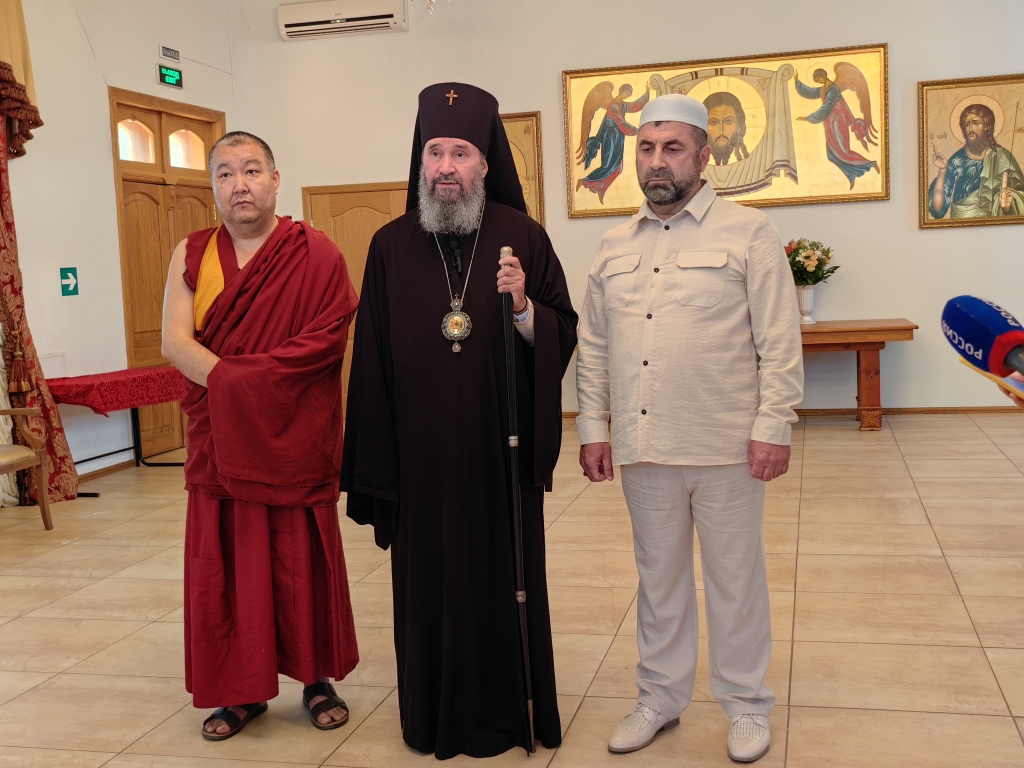 Религиозные лидеры Калмыкии осудили теракт в Дагестане и призвали верующих сохранять единство 