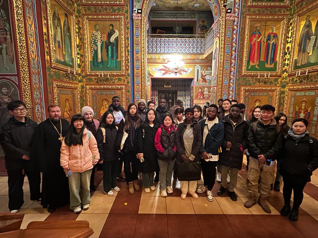 Слушатели-иностранцы КалмГУ посетили Казанский собор