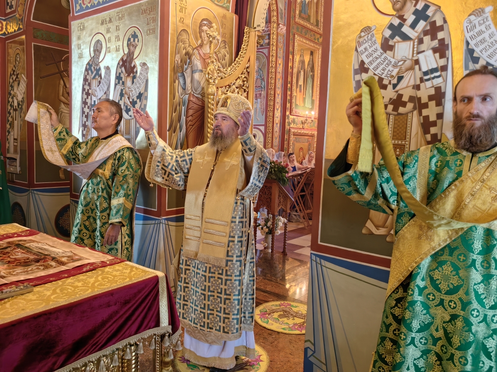В день памяти Петра Ордынского архиепископ Юстиниан совершил Литургию в Казанском соборе Элисты 