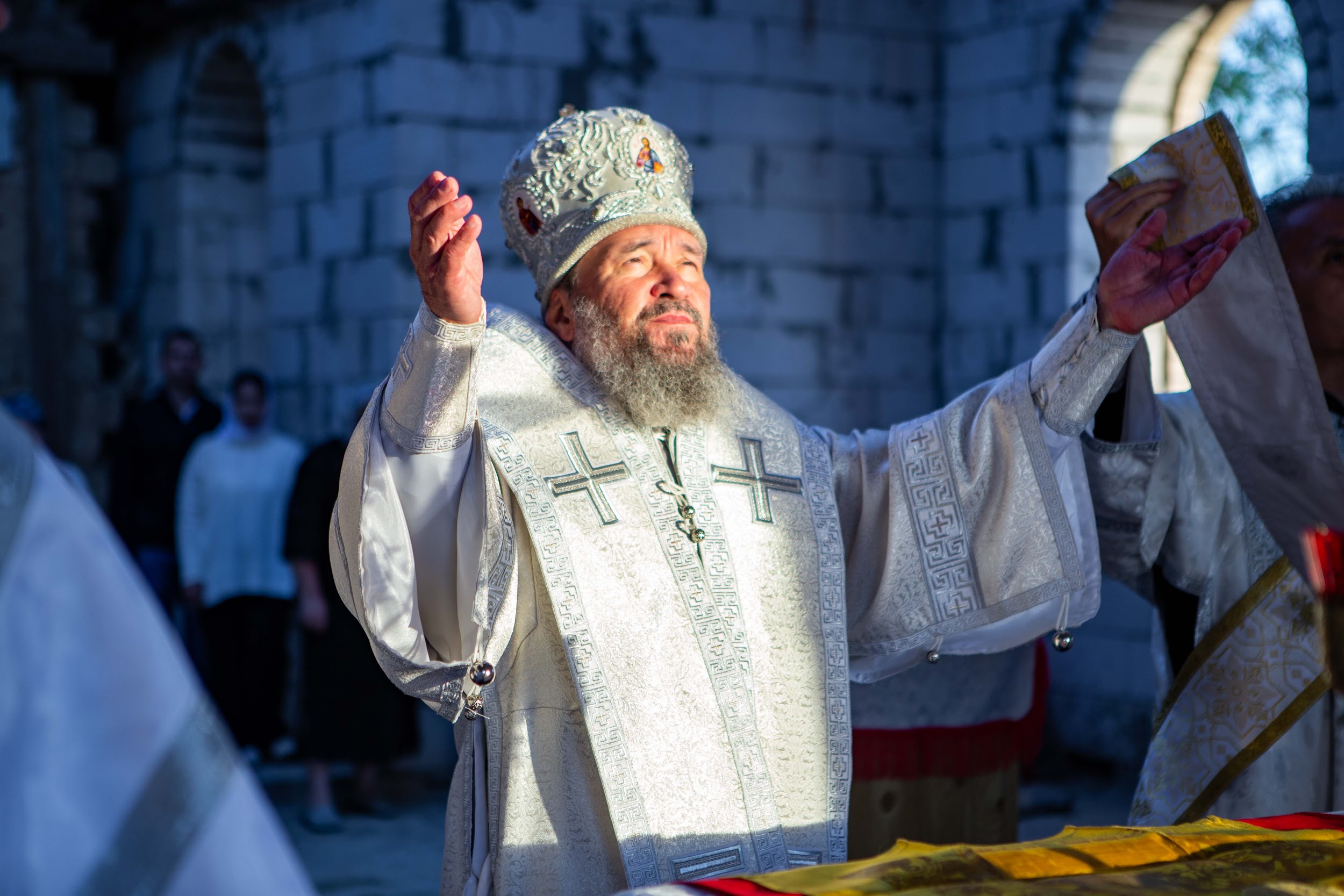 В Троицкую субботу архиепископ Юстиниан совершил Литургию на рассвете 