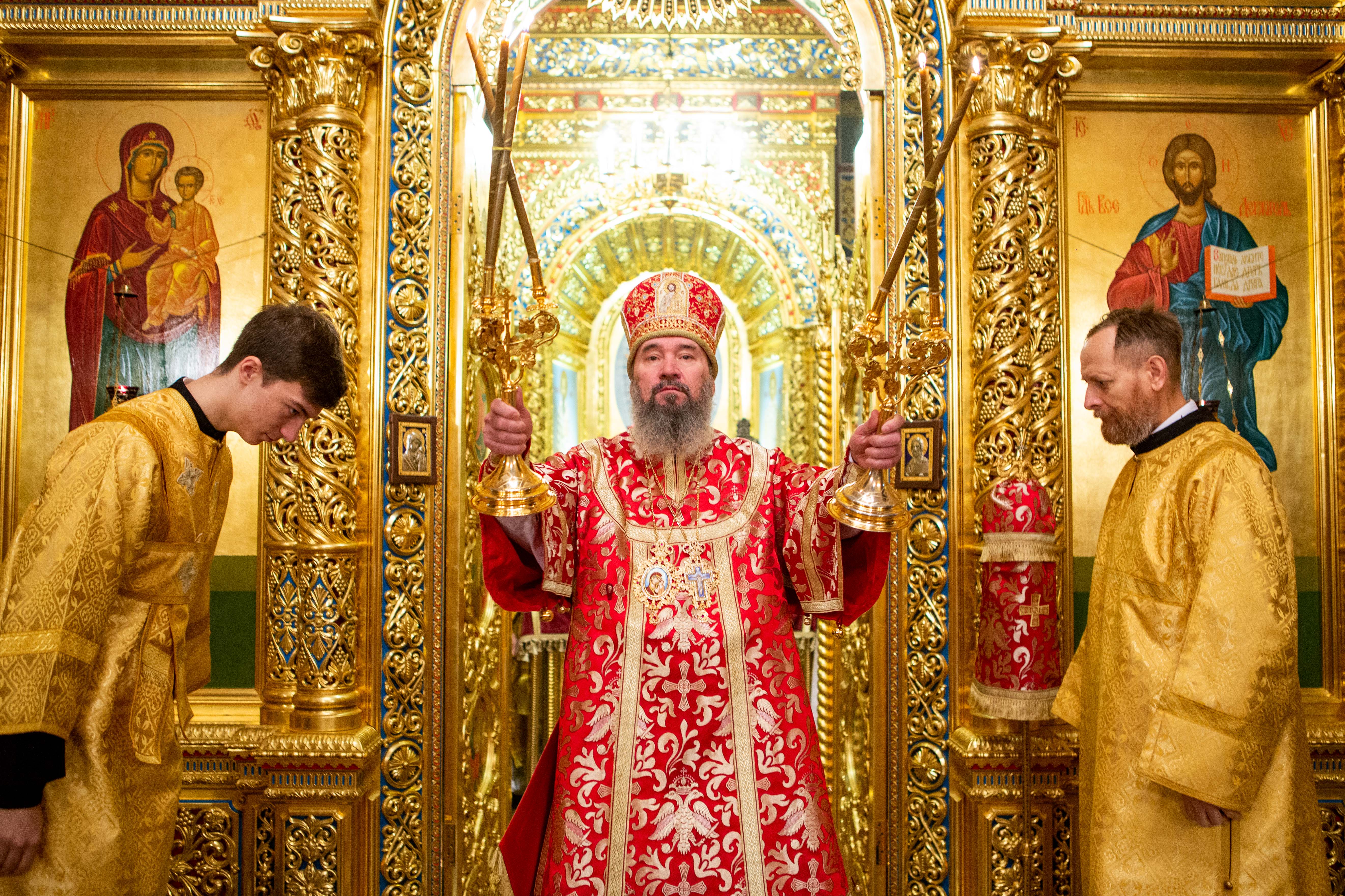 В День тезоименитства архиепископ Юстиниан совершил Литургию в Казанском соборе Элисты 