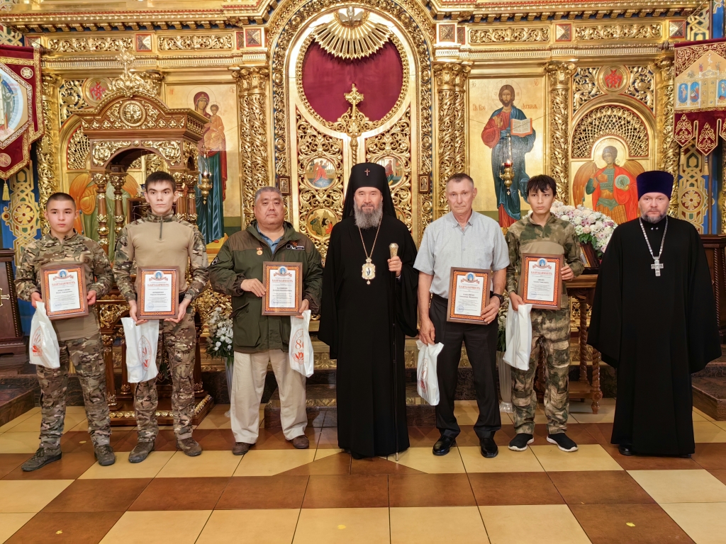 Архиепископ Юстиниан наградил поисковиков Калмыкии  за помощь в перезахоронении останков Семёна Бондаренко