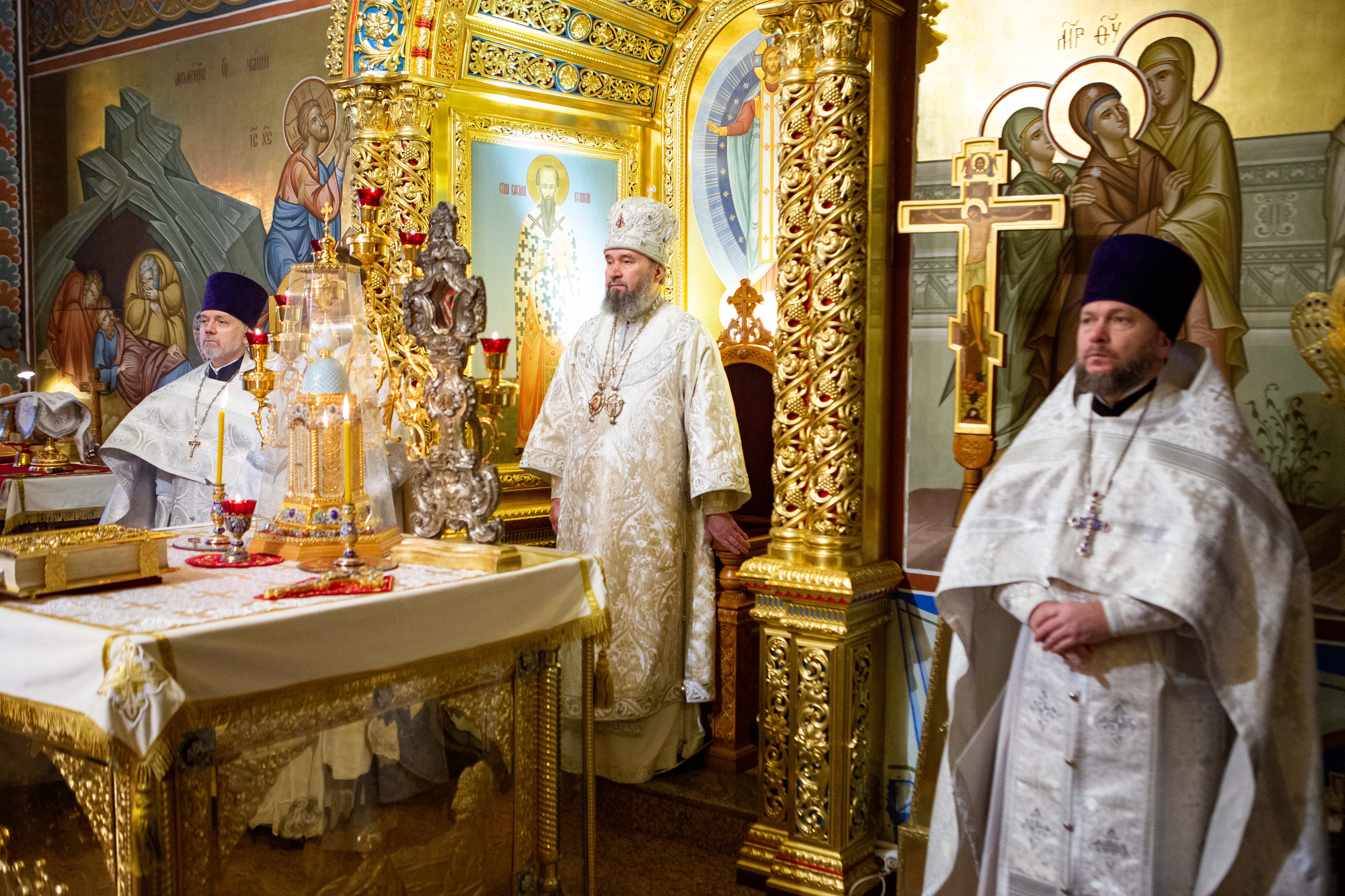 В праздник Сретения Господня архиепископ Юстиниан совершил Литургию в Казанском соборе Элисты