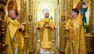 Архиепископ Юстиниан совершил Литургию в Казанском соборе Элисты 