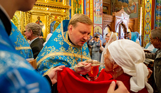 В праздник Рождества Богородицы архиепископ Юстиниан совершил Литургию в Казанском соборе Элисты 