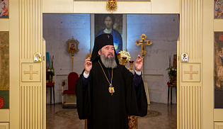 Архиепископ Юстиниан возглавил служение Литургии в Софийском храме Элисты