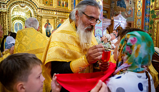 В День Крещения Руси архиепископ Юстиниан совершил Божественную литургию в Казанском соборе Элисты 