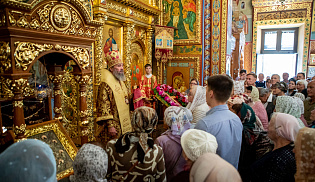 В праздник Всемирного Воздвижения архиепископ Юстиниан совершил Литургию в Казанском соборе Элисты 