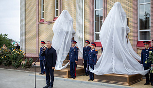 В Городовиковске открыли памятники Николаю II и цесаревичу Алексею