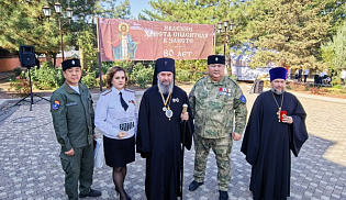 В Элисте состоялось торжественное построение учащихся казачьих классов в честь праздника Покрова Пресвятой Богородицы