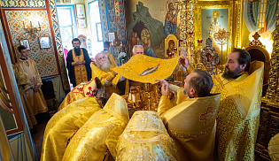 В Элисте состоялись торжества в честь 80-летия Явления Христа Спасителя