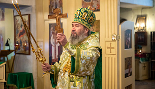 В день преставления Сергия Радонежского архиепископ Юстиниан совершил Литургию в Софийском храме Элисты