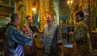 В Великую Среду архиепископ Юстиниан совершил Литургию Преждеосвященных Даров в Казанском соборе Элисты