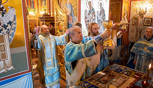 В праздник Покрова архиепископ Юстиниан совершил Литургию в Казанском соборе Элисты 