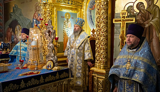 В праздник Рождества Пресвятой Богородицы архиепископ Юстиниан совершил Литургию в Казанском соборе Элисты
