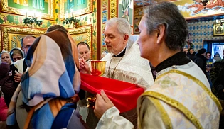 В Крещенский сочельник архиепископ Юстиниан совершил Литургию и великое освящение воды в Казанском соборе Элисты 