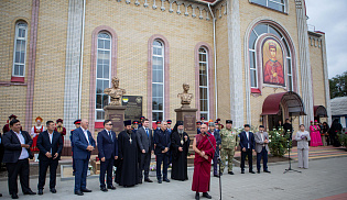 В Городовиковске открыли памятники Николаю II и цесаревичу Алексею
