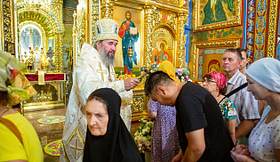 В неделю Всех святых архиепископ Юстиниан совершил Литургию в Казанском соборе Элисты 