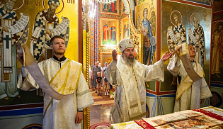 В праздник Вознесения Господня архиепископ Юстиниан совершил Литургию в Казанском соборе Элисты 