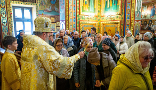 Архиепископ Юстиниан совершил Литургию в Казанском соборе Элисты 