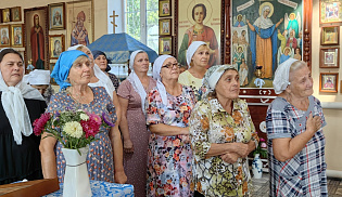 Архиепископ Юстиниан совершил Литургию в храме села Новобессергеневка Ростовской области