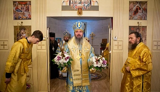 Архиепископ Юстиниан возглавил служение Литургии в Софийском храме Элисты