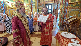 В праздник великомученика Пантелеимона архиепископ Юстиниан совершил Литургию в Казанском соборе Элисты 