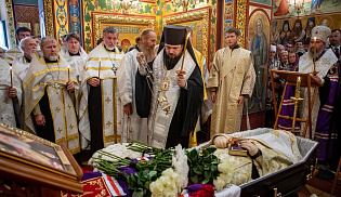 В Элисте состоялось отпевание архиепископа Зосимы