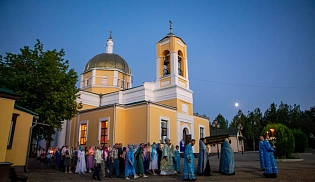 Архиепископ Юстиниан совершил всенощное бдение с чином погребения Пресвятой Богородицы в Казанском храме Элисты