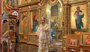 Архиепископ Юстиниан совершил Литургию в Казанском соборе Элисты 