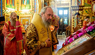 В праздник Всемирного Воздвижения архиепископ Юстиниан совершил Литургию в Казанском соборе Элисты 