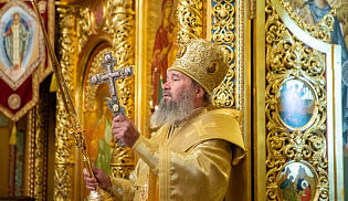 Архиепископ Юстиниан совершил Литургию в Казанском соборе Элисты 