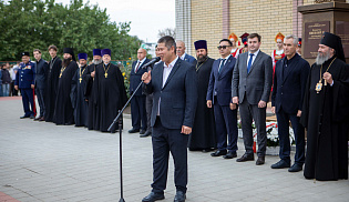 В Городовиковске открыли памятники Николаю II и цесаревичу Алексею