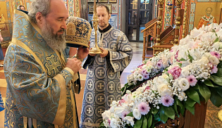Архиепископ Юстиниан совершил Литургию в Казанском соборе Элисты 