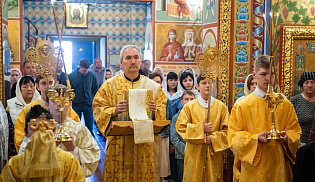 Архиепископ Юстиниан совершил Литургию в Казанском соборе Элисты 