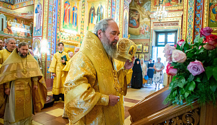 В праздник святых апостолов Петра и Павла архиепископ Юстиниан совершил Литургию в Казанском соборе Элисты 