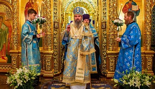 Архиепископ  Юстиниан возглавил встречу чудотворной иконы в Элисте