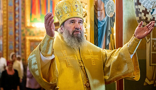 Архиепископ Юстиниан совершил Литургию в Казанском соборе Элисты 