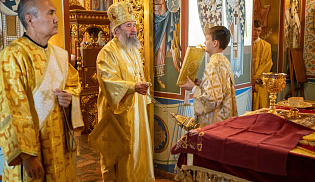 Архиепископ Юстиниан совершил Литургию в Казанском соборе Элисты 