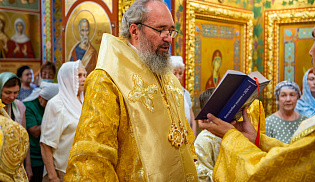 В День Крещения Руси архиепископ Юстиниан совершил Божественную литургию в Казанском соборе Элисты 