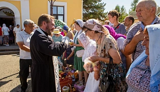 В праздник Преображения Господня архиепископ Юстиниан совершил Литургию в Казанском соборе Элисты