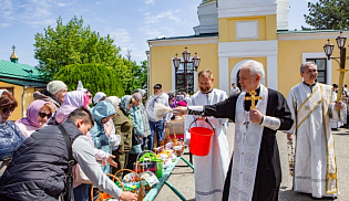 В Великую Субботу архиепископ Юстиниан совершил Литургию в Казанском соборе Элисты