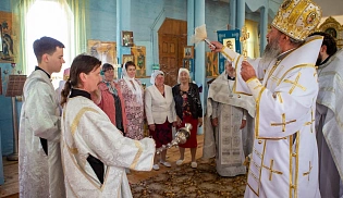 Архиепископ Юстиниан совершил Литургию в храме села Обильное