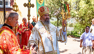 Архиепископ Юстиниан совершил Литургию в Казанском соборе Элисты 